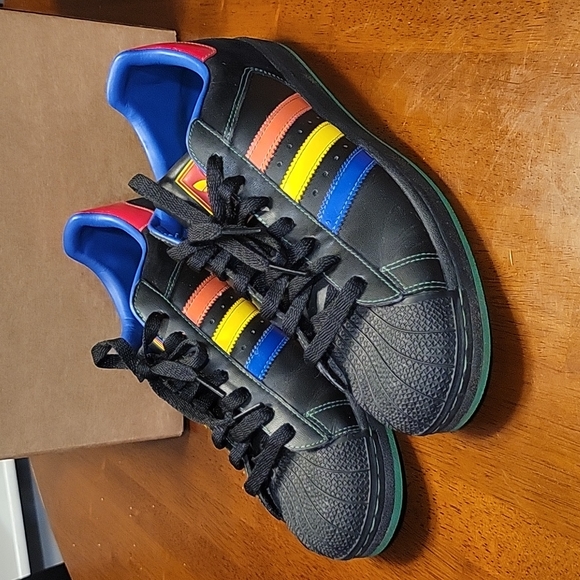 Adidas Superstar Shell Toe Size 10.5 - Picture 2 of 5